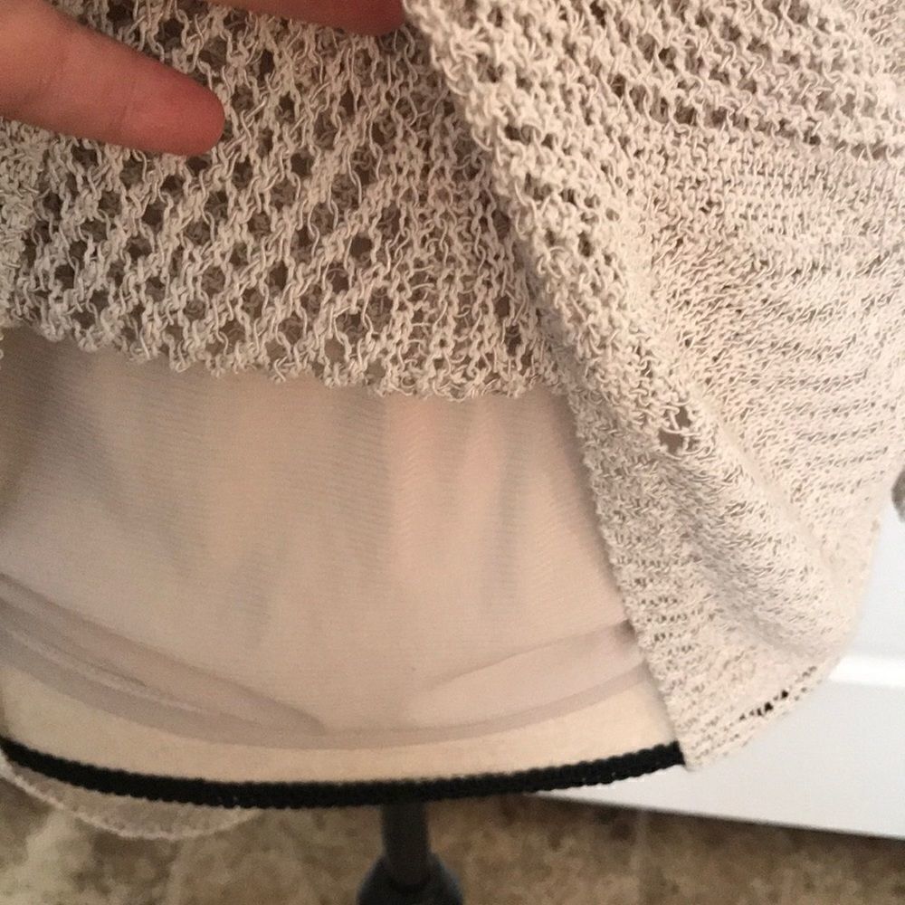 Adorable Spring top with built in Cami. Beige Eci - Picture 6 of 6
